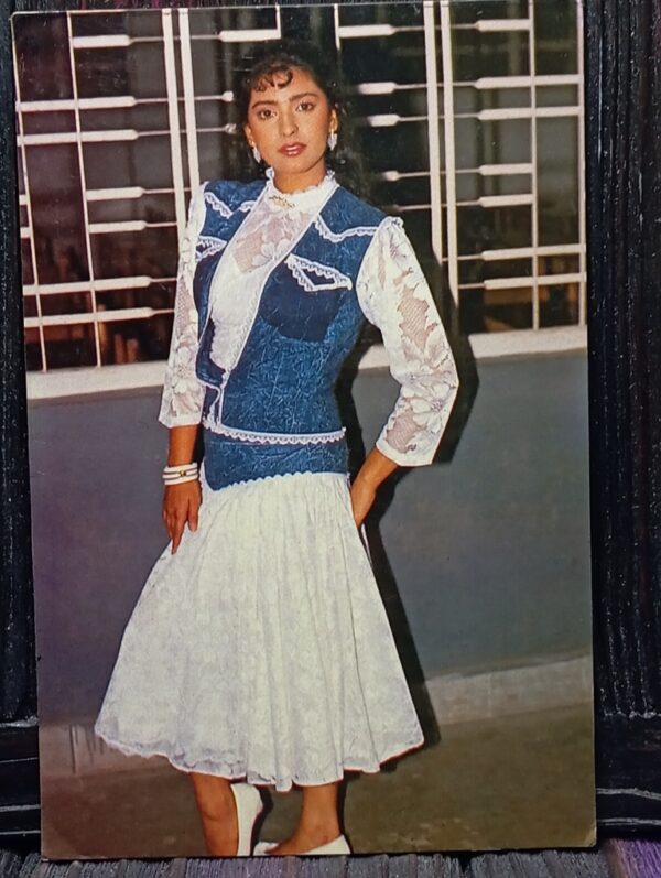 Juhi Chawla * Vintage Bollywood Postcard * (BAR) (1149)