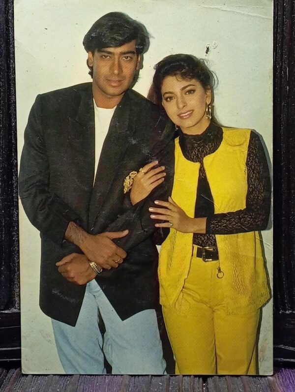 Juhi Chawla Ajay Devgan * Vintage Bollywood Postcard * (Ruby) (670)