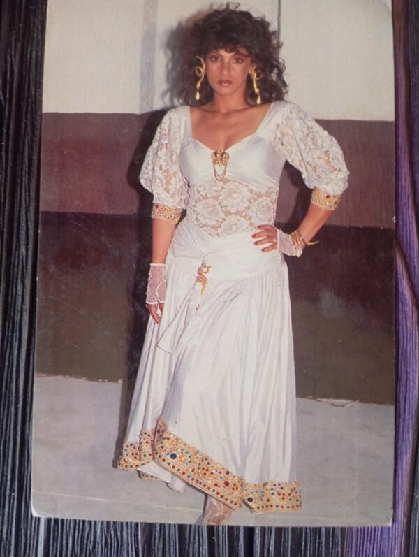 Dimple Kapadia * Vintage Bollywood Postcard * (BAP) (1042)