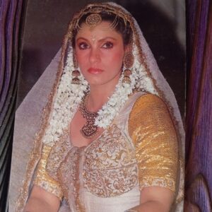 Dimple Kapadia * Vintage Bollywood Postcard * (RUBY) (593)