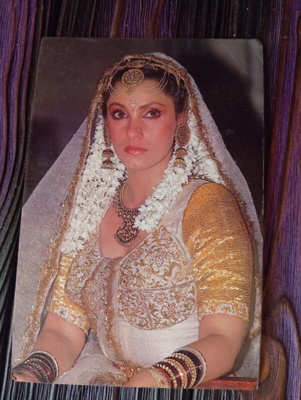 Dimple Kapadia * Vintage Bollywood Postcard * (RUBY) (593)
