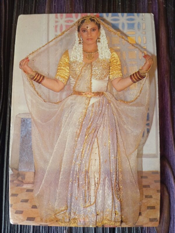 Dimple Kapadia * Vintage Bollywood Postcard * (RUBY) (520)
