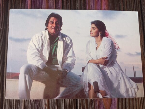 Juhi Chawla Vinond Khanna * Vintage Bollywood Postcard * (Venus) (586)