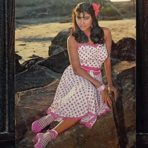 Kimi Katkar * Vintage Bollywood Postcard * (Venus) (F 116)