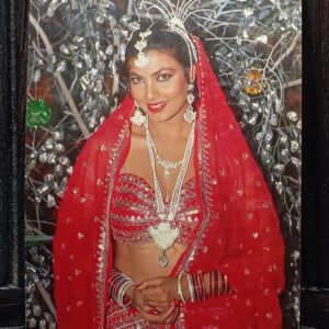 Kimi Katkar * Vintage Bollywood Postcard * (RC) (1021)