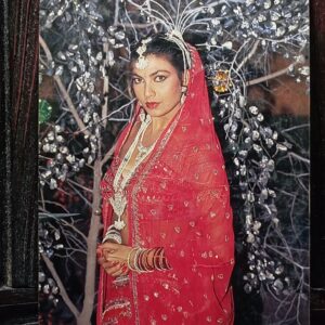 Kimi Katkar * Vintage Bollywood Postcard * (Fine) (PC85)