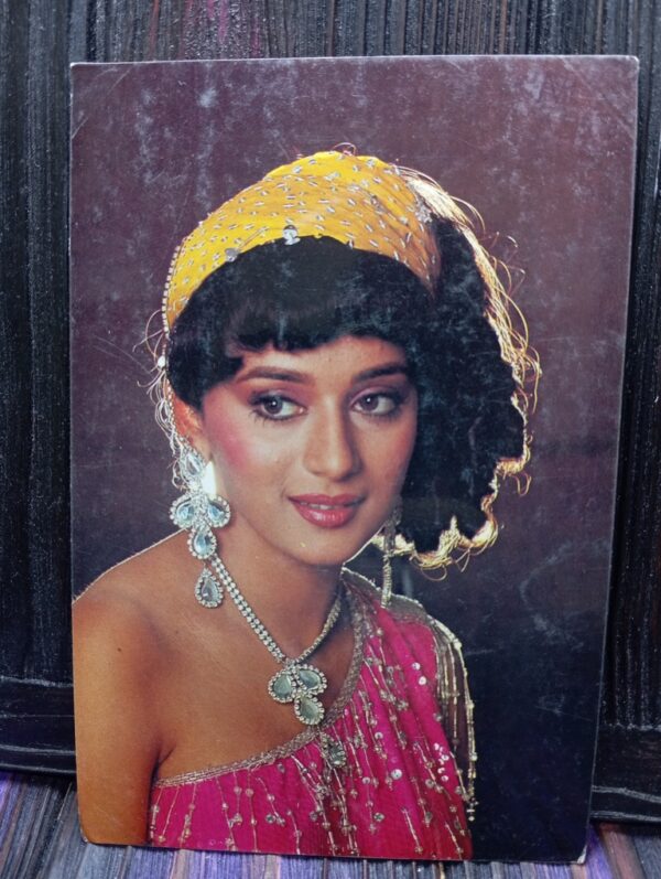 Madhuri Dixit * Vintage Bollywood Postcard * (BAP) (1106)