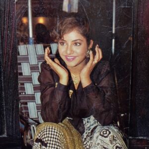 Divya Bharati* Vintage Bollywood Postcard * (Ruby) (1410)