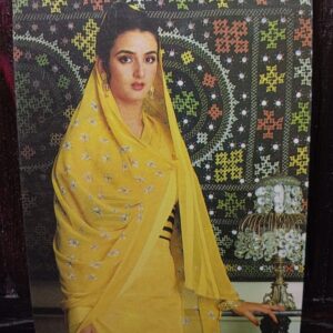 Farha Naaz * Vintage Bollywood Postcard * (RC) (PC-992)