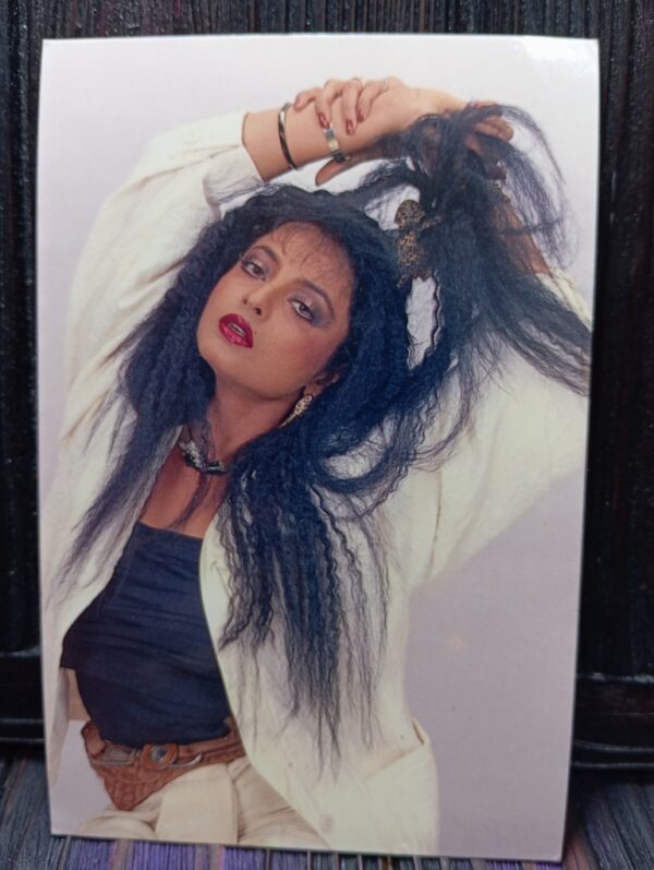 Rekha * Vintage Bollywood Postcard * (RC) (PC 928)
