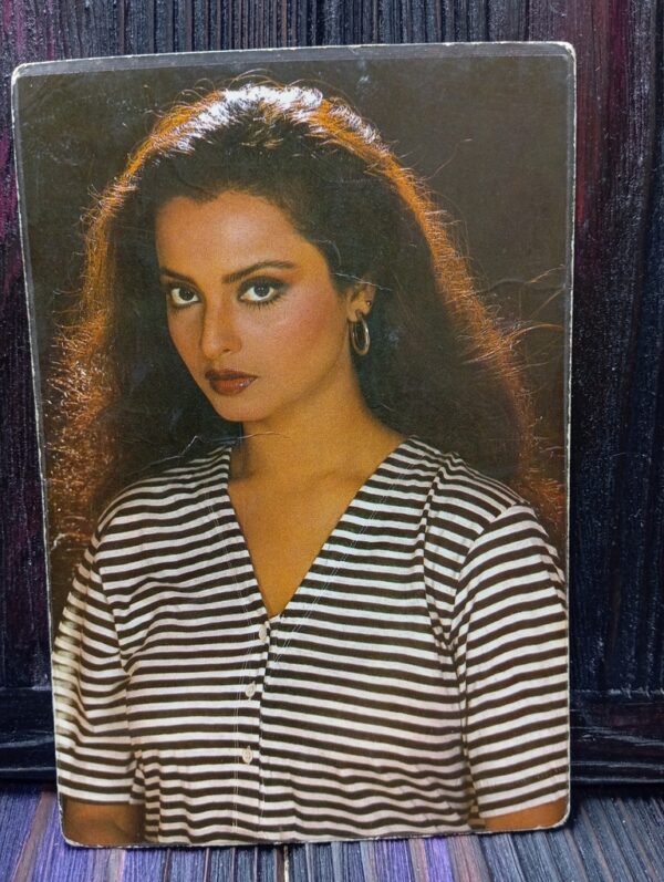 Rekha * Vintage Bollywood Postcard * (RC) (PC 5)