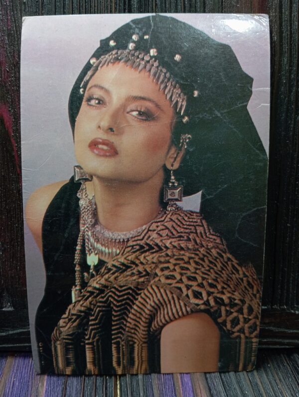 Rekha * Vintage Bollywood Postcard * (Ruby) (564)