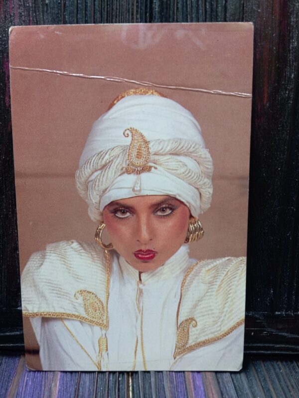 Rekha * Vintage Bollywood Postcard * (BAP) (1029)