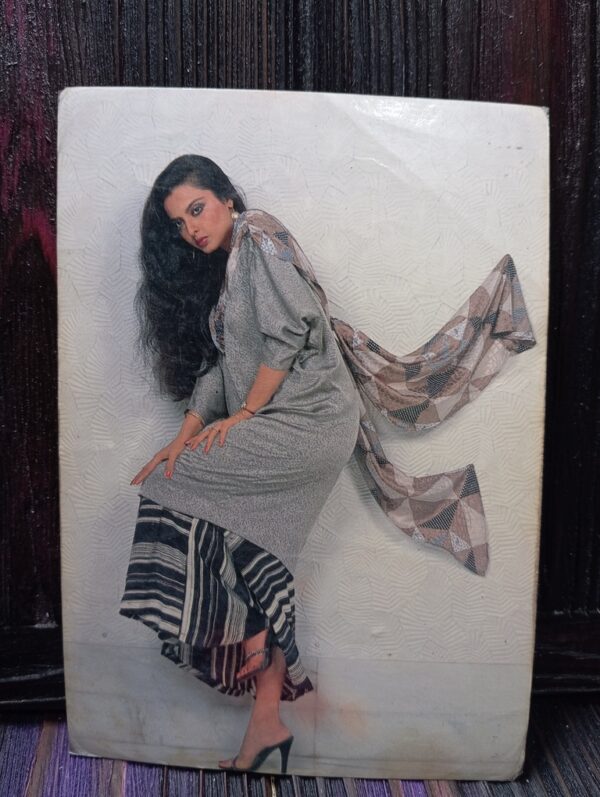 Rekha * Vintage Bollywood Postcard * (RC) (PC 1160)