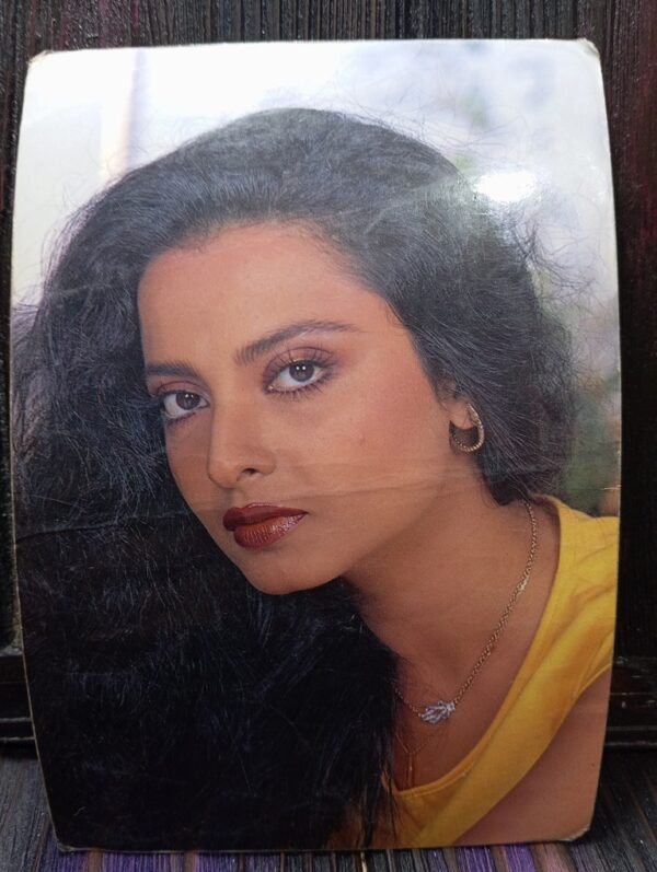 Rekha * Vintage Bollywood Postcard * (RC) (PC 332)