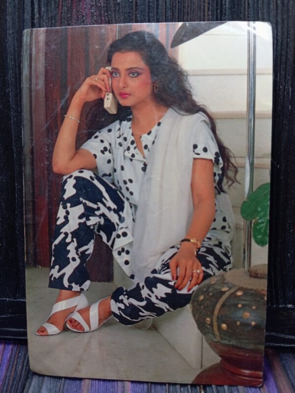 Rekha * Vintage Bollywood Postcard * (RC) (PC 726)