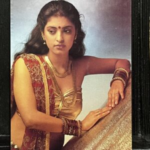 Juhi Chawla * Vintage Bollywood Postcard * (CP) (219)