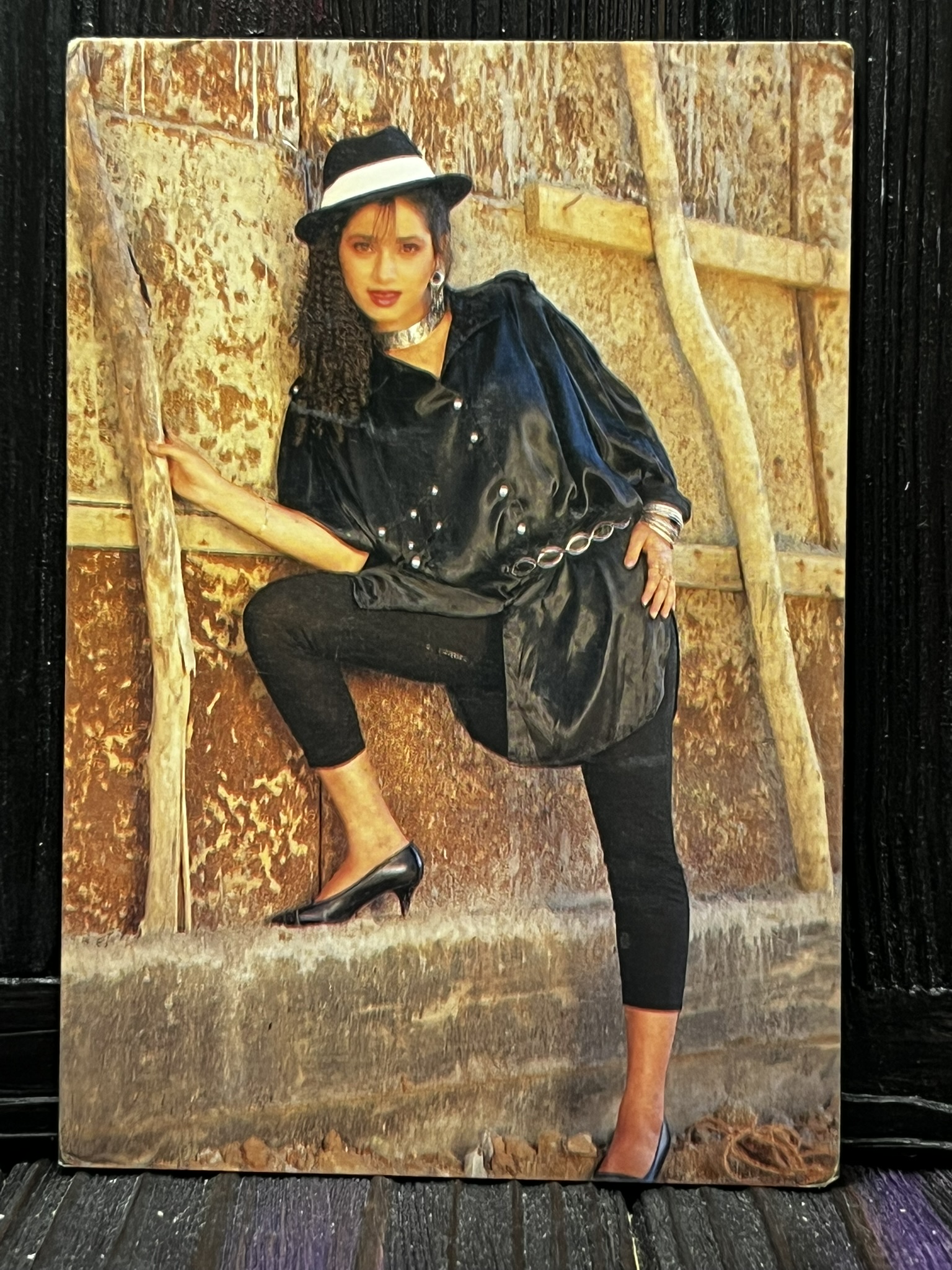 Neelam Kothari * Vintage Bollywood Postcard * (RC) (PC-1165)