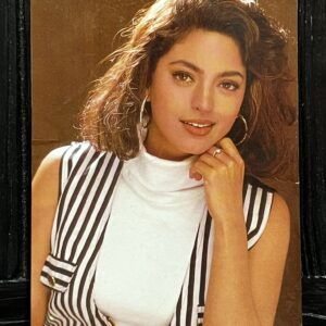 Juhi Chawla * Vintage Bollywood Postcard * (RUBY) (180)