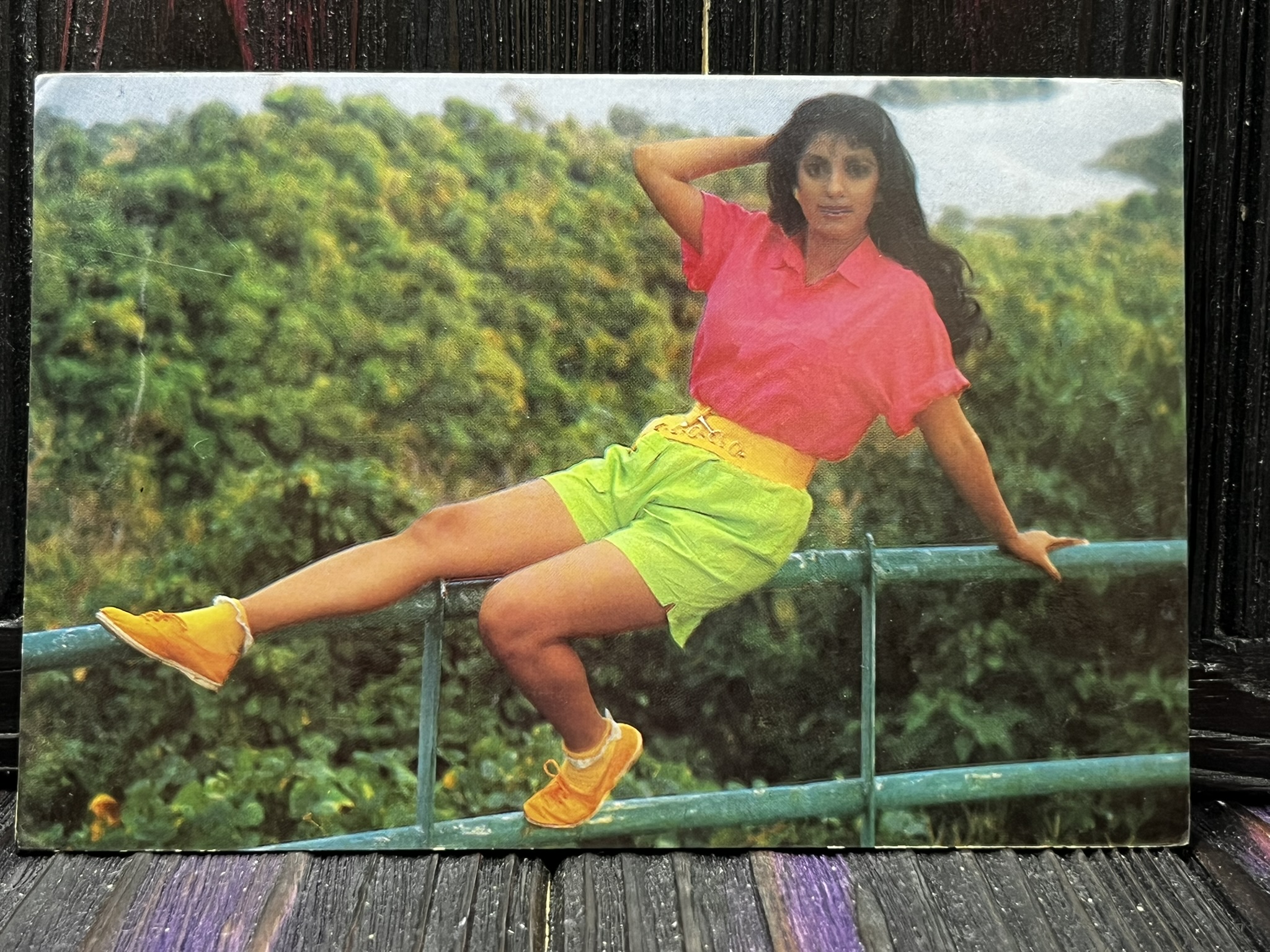 Juhi Chawla * Vintage Bollywood Postcard * (BAP) (485)