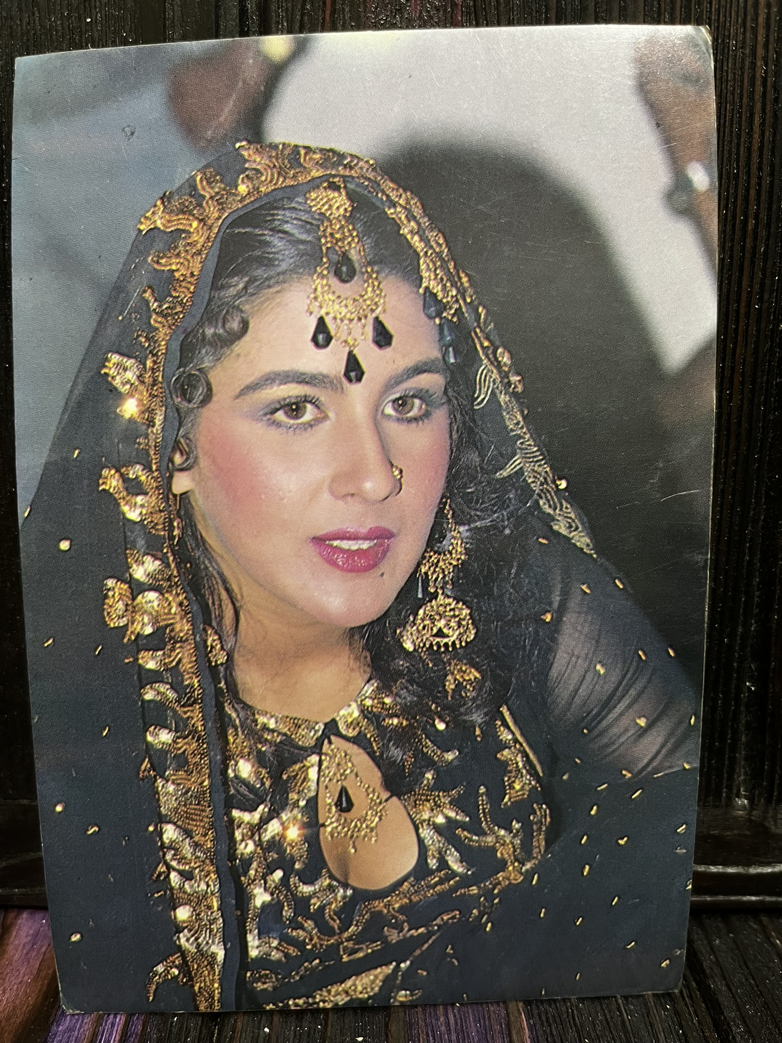Amrita Singh * Vintage Bollywood Postcard * (Ruby) (324)