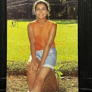 Kajol Devgn * Vintage Bollywood Postcard * (UC) (WN)