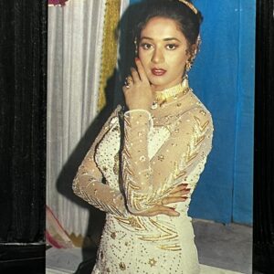 Madhuri Dixit * Vintage Bollywood Postcard * (BAP) (2317)