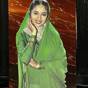 Madhuri Dixit * Vintage Bollywood Postcard * (NAA) (WN)