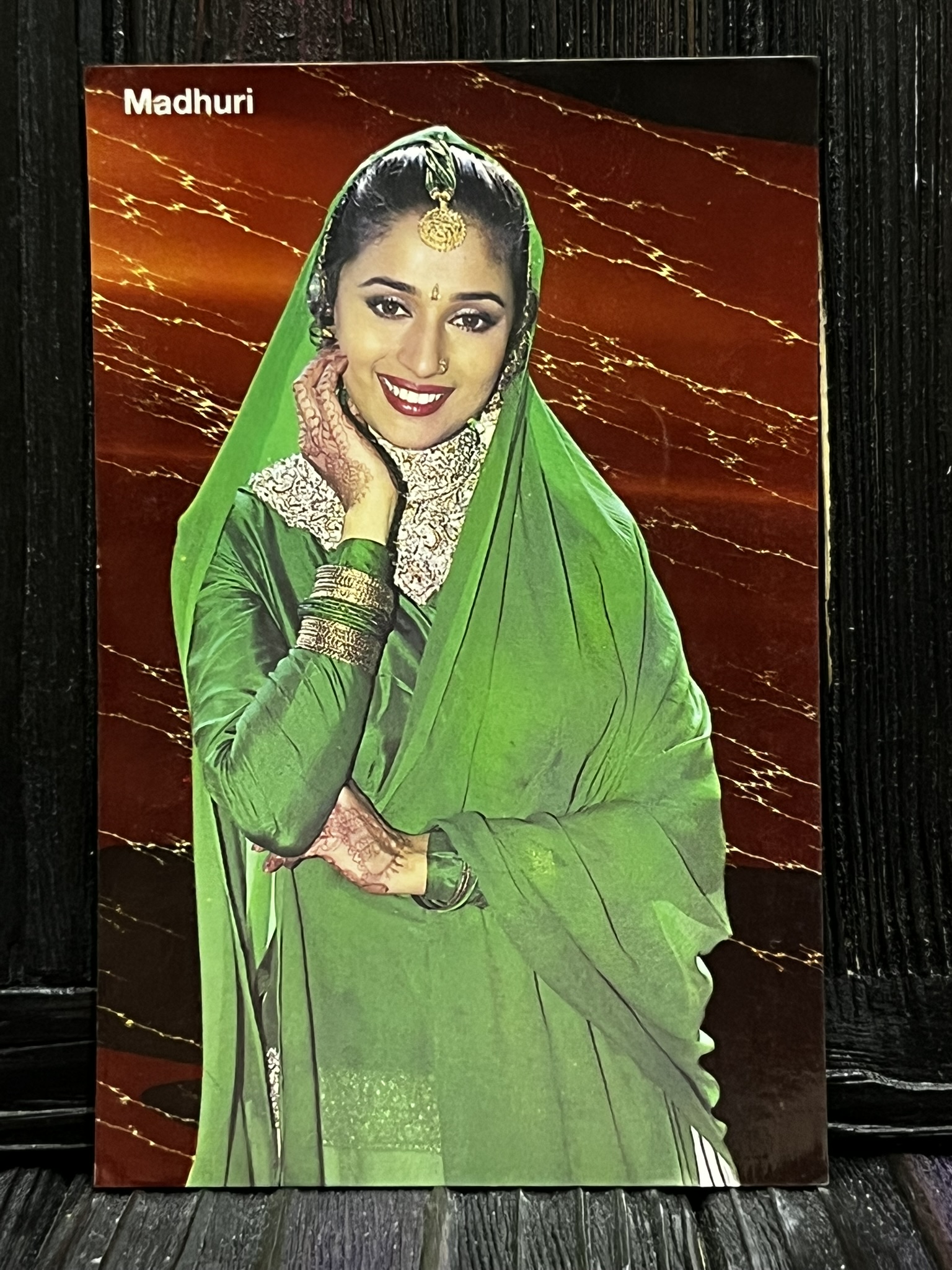 Madhuri Dixit * Vintage Bollywood Postcard * (NAA) (WN)