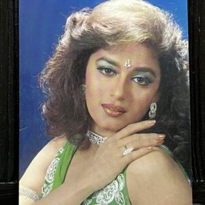 Madhuri Dixit * Vintage Bollywood Postcard * (Ruby) (822)