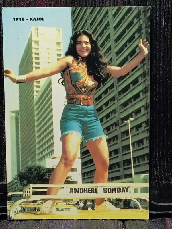 Kajol Devgn * Vintage Bollywood Postcard * (RC) (WN)