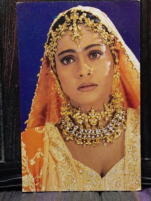 Kajol Devgn * Vintage Bollywood Postcard * (ATUL) (WN)