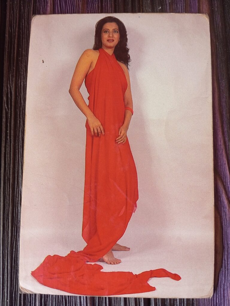 Moon Moon Sen * Vintage Bollywood Postcard * (Mirror) (PC 167)