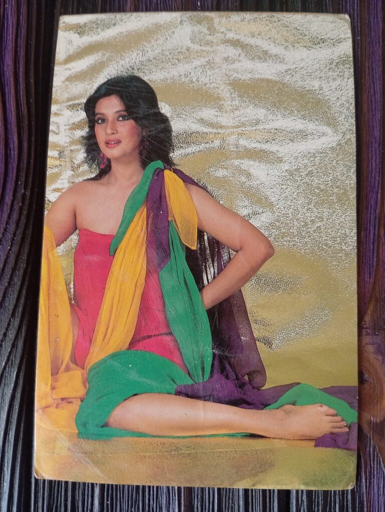 Moon Moon Sen * Vintage Bollywood Postcard * (Venus) (F 27)