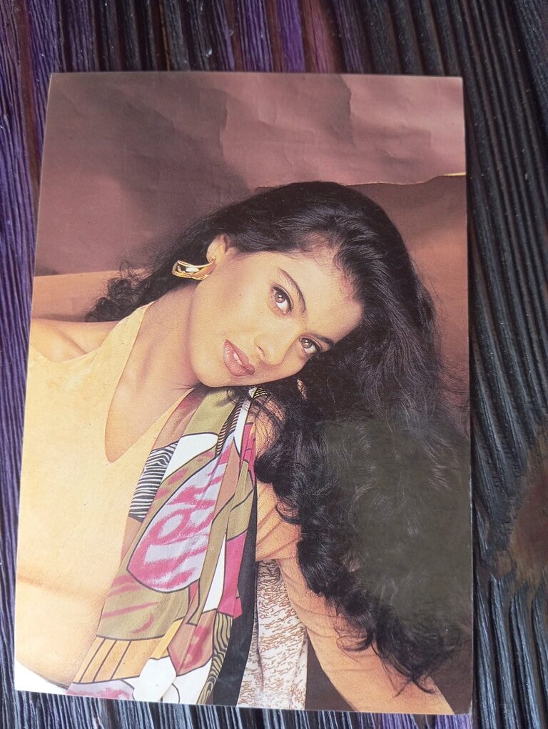Kajol Devgn * Vintage Bollywood Postcard * (RC) (PC-2651)