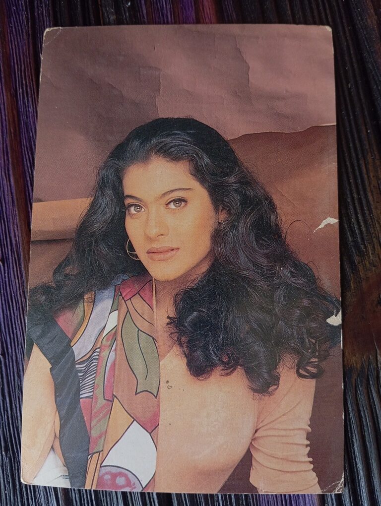 Kajol Devgn * Vintage Bollywood Postcard * (NCC) (WN)