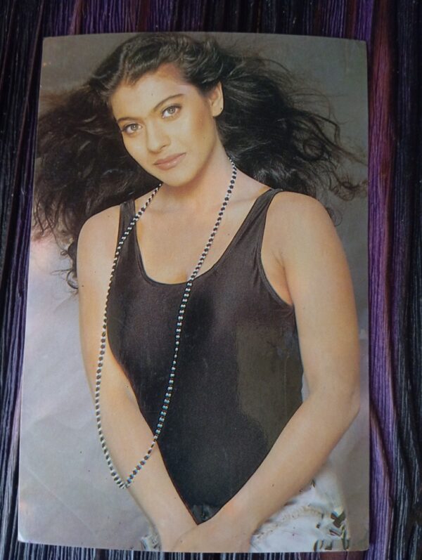 Kajol Devgn * Vintage Bollywood Postcard * (UC (WN)