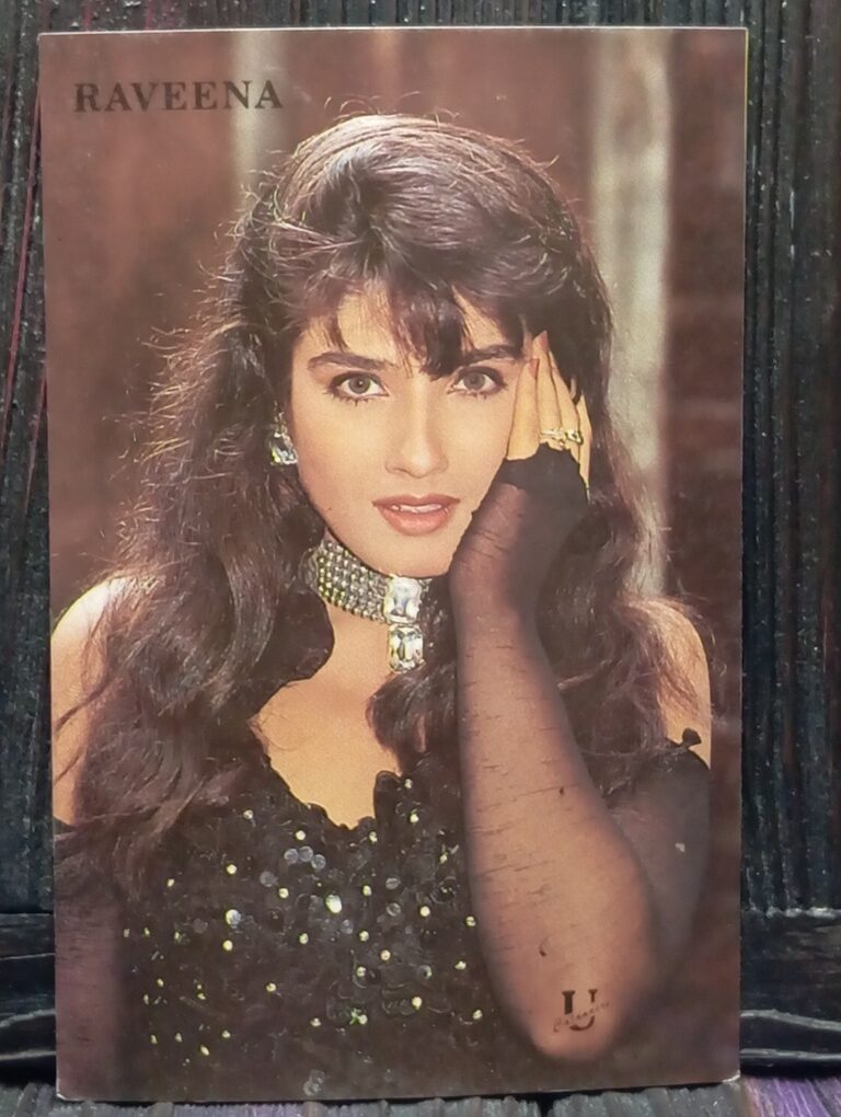Raveena Tandon * Vintage Bollywood Postcard * (UC) (WN)
