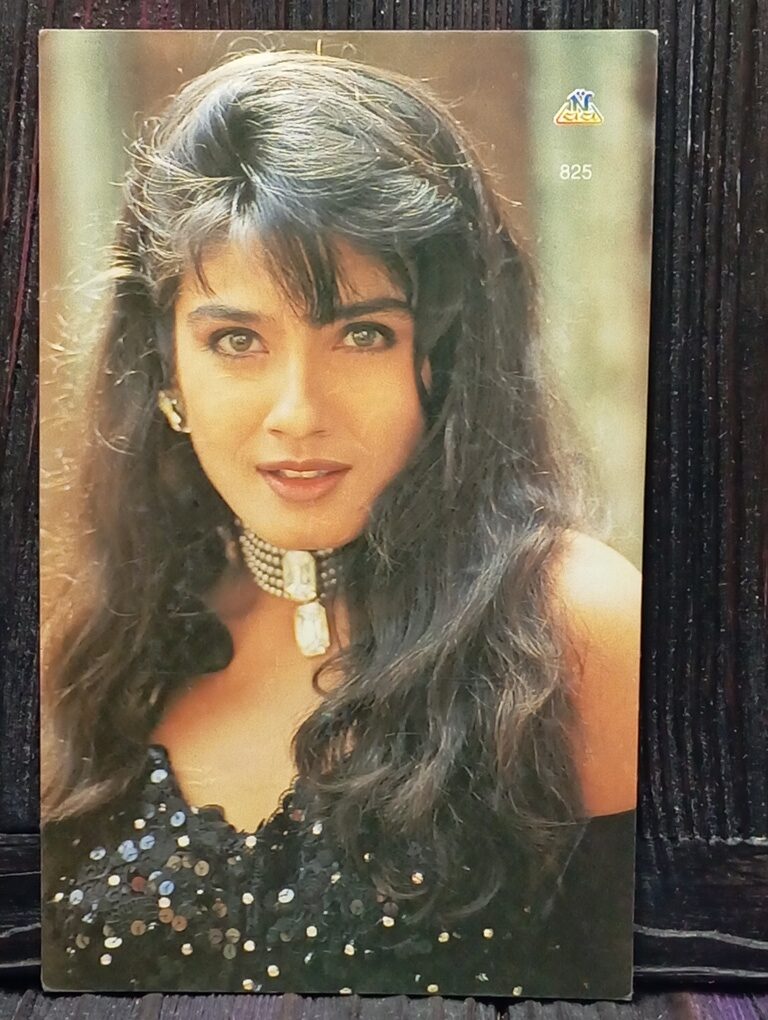 Raveena Tandon * Vintage Bollywood Postcard * (NAA) (WN)