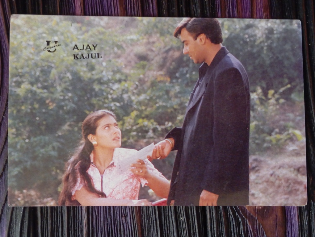 Kajol Ajay Devgn * Vintage Bollywood Postcard * (UC) (WN)