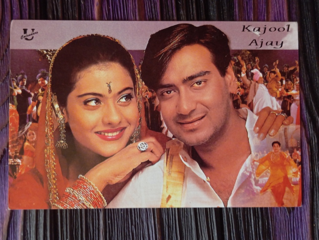 Kajol Ajay Devgn * Vintage Bollywood Postcard * (UC) (WN)