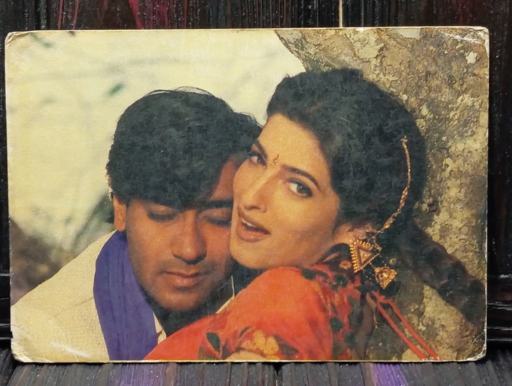 Twinkle Khanna Ajay Devgn * Vintage Bollywood Postcard * (Jain) (10774)