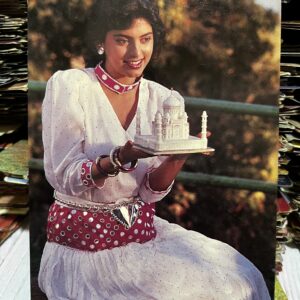 Juhi Chawla * Vintage Bollywood Postcard * (BAP) (1688)