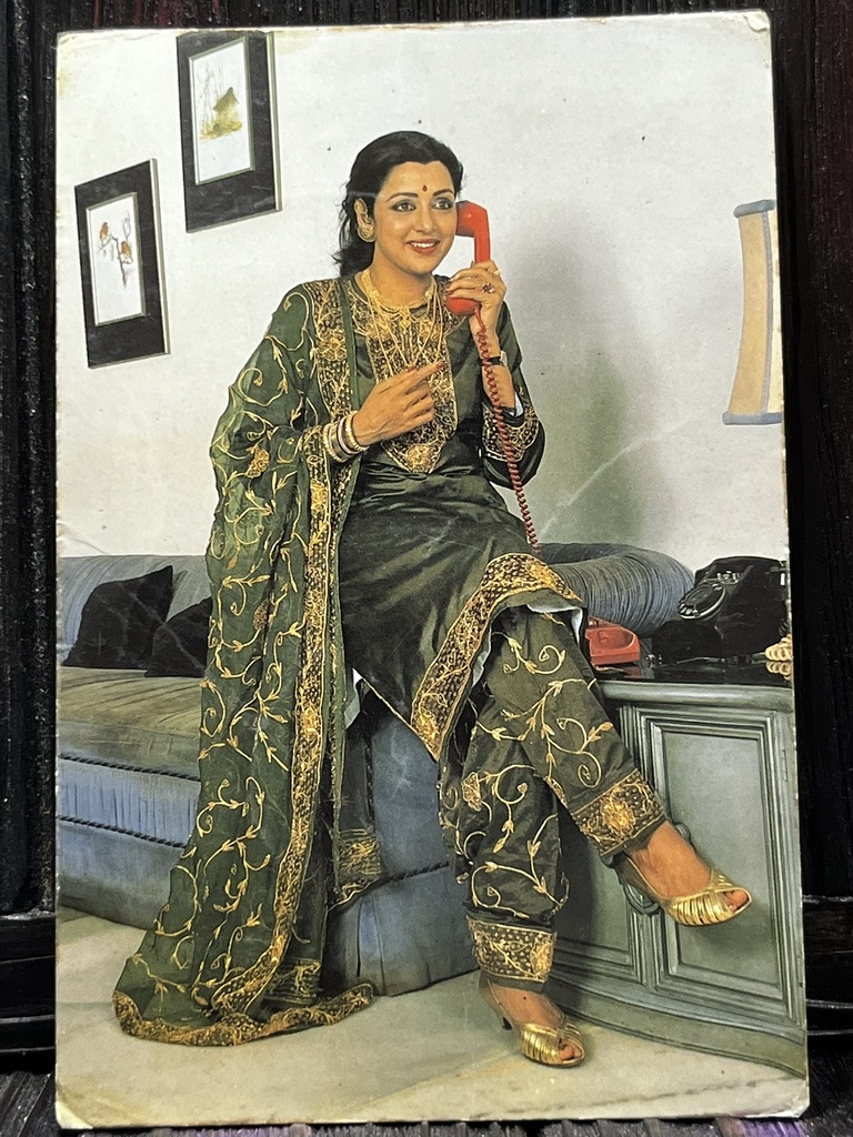 Hema Malini * Vintage Bollywood Postcard * (RC) (PC 396)