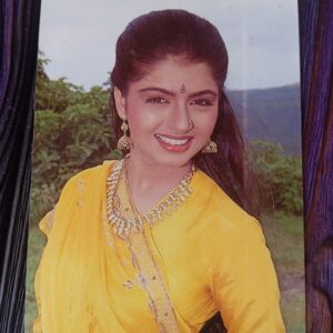 Bhagyashree Patwardhan * Vintage Bollywood Postcard * (NEGAN) (79)