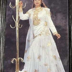 Juhi Chawla * Vintage Bollywood Postcard * (PS) (PC 2045)