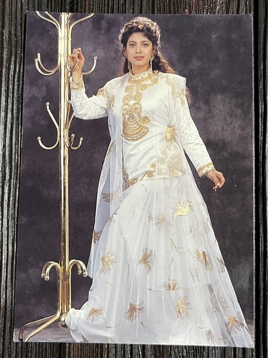 Juhi Chawla * Vintage Bollywood Postcard * (PS) (PC 2045)