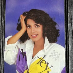 Juhi Chawla * Vintage Bollywood Postcard * (PC) (PC 1202)