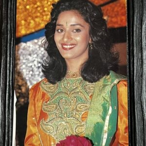 Madhuri Dixit * Vintage Bollywood Postcard * (BAP) (1661)