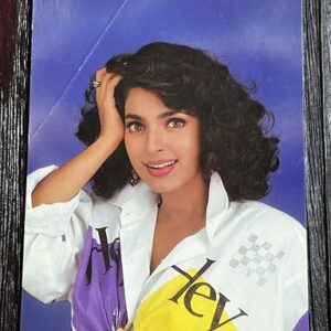 Juhi Chawla * Vintage Bollywood Postcard * (RS) (PC-2027)